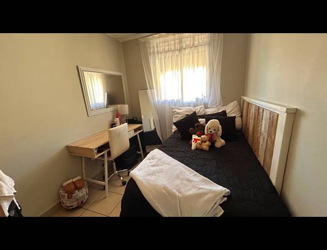 2 BEDROOM FLAT FOR SALE IN OLIFANTSVLEI